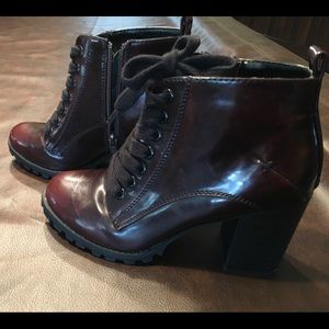 Cute burgundy ankle boots 🥾 🍷